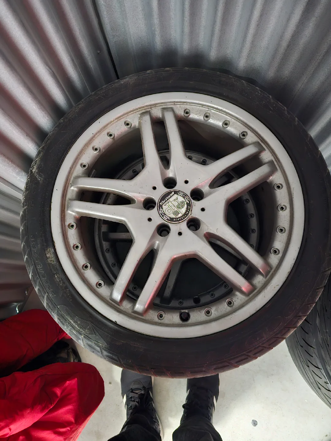 Mercedes-AMG Wheel & Tire - 245/40RF19 image indicator(3)