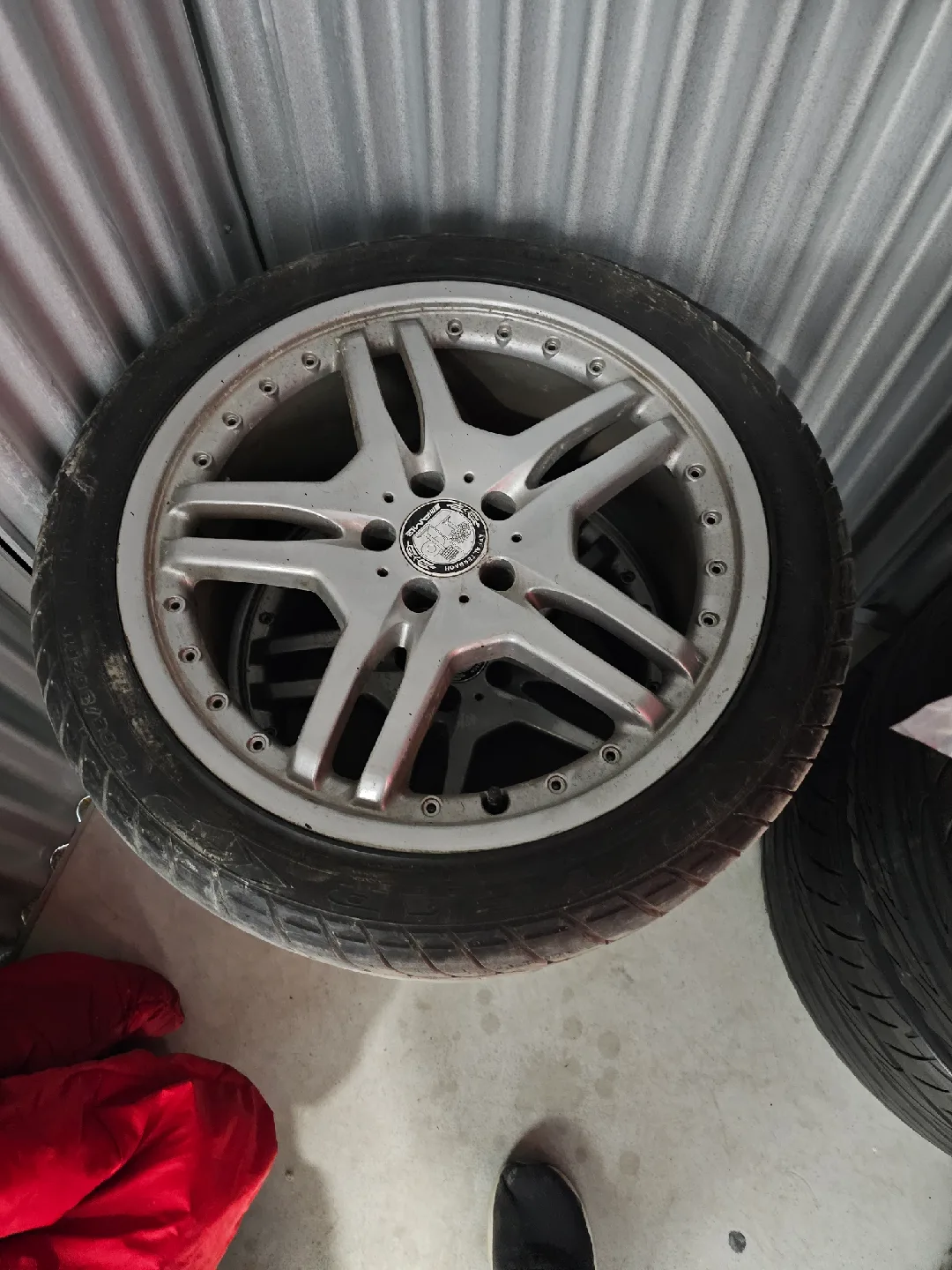 Mercedes-AMG Wheel & Tire - 245/40RF19 image indicator(4)