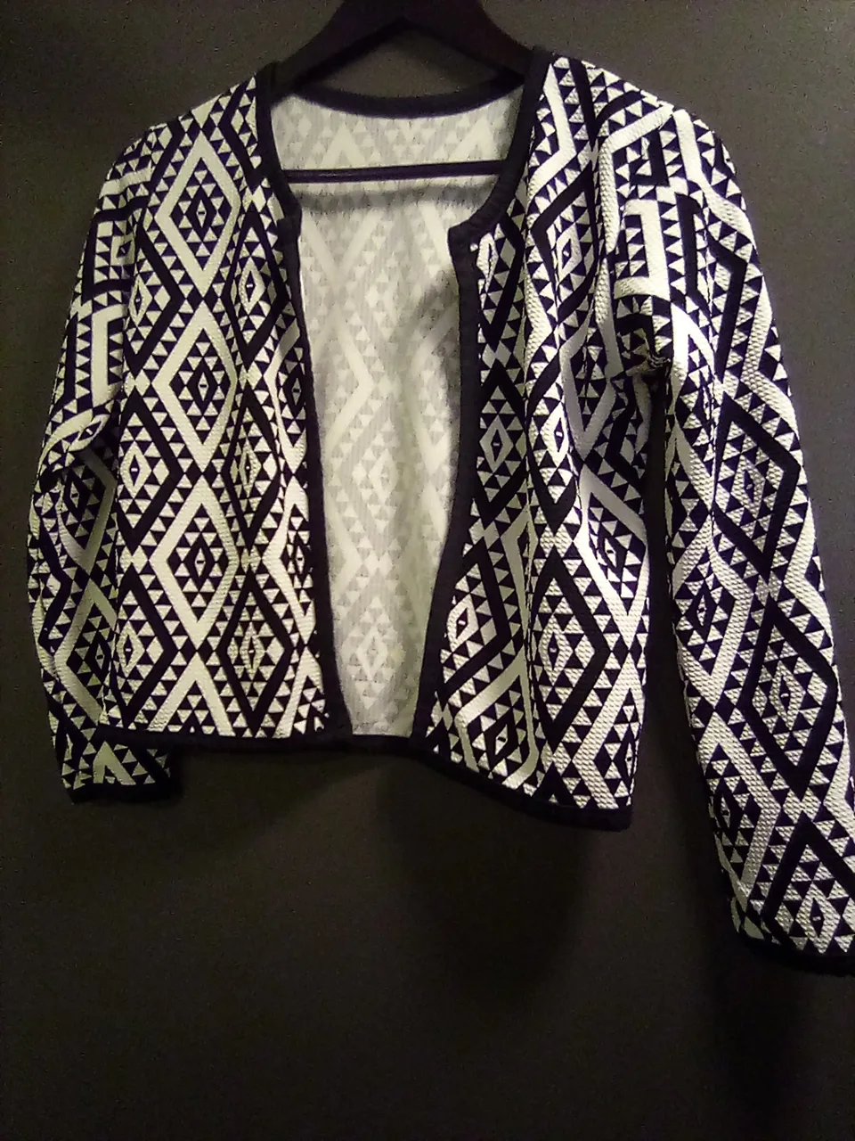Geometric Pattern Cardigan Sweater! 🧥 thumbnail