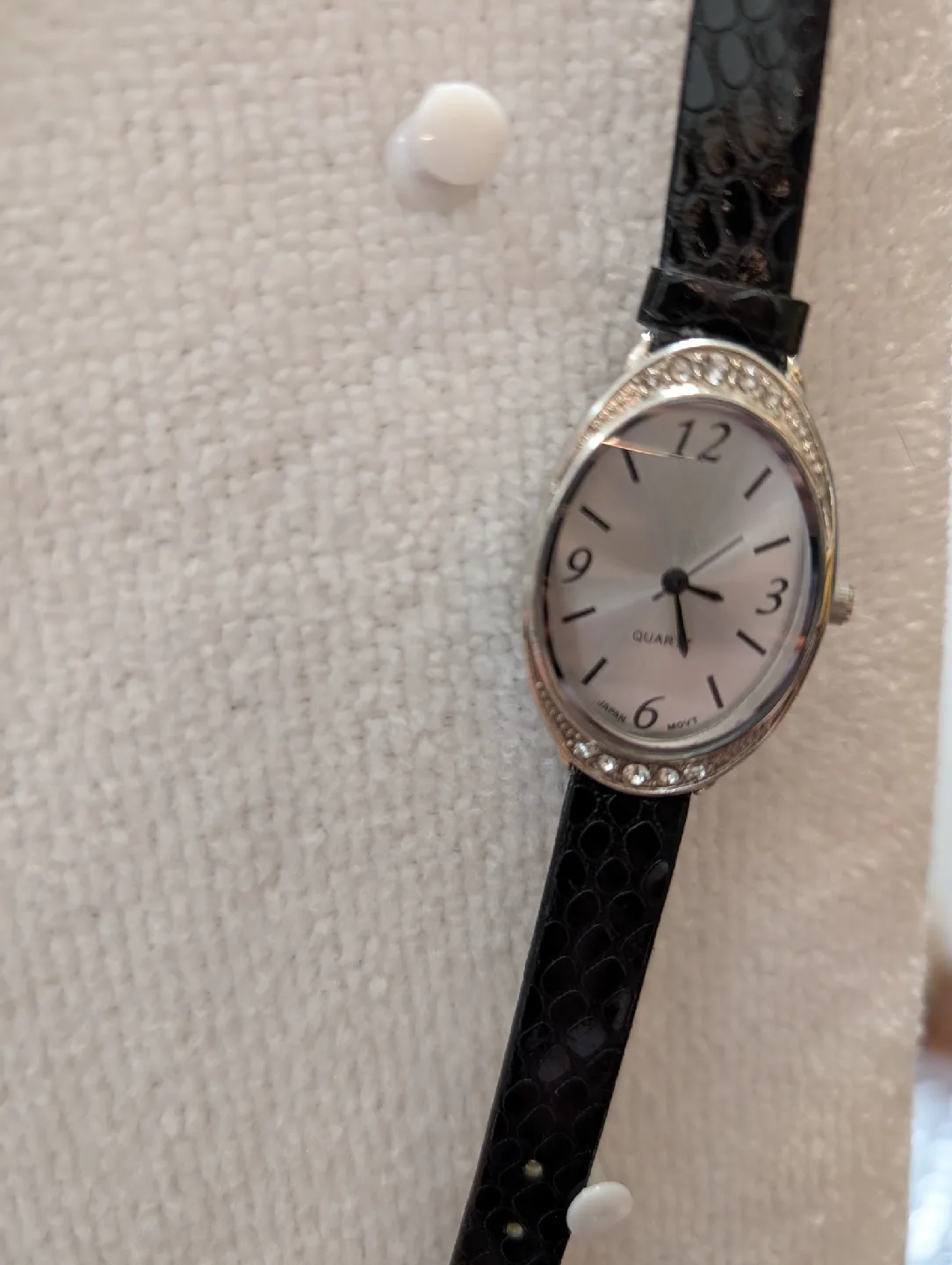 Black Jewellery Set - Necklace & Earrings plus extras image indicator(4)