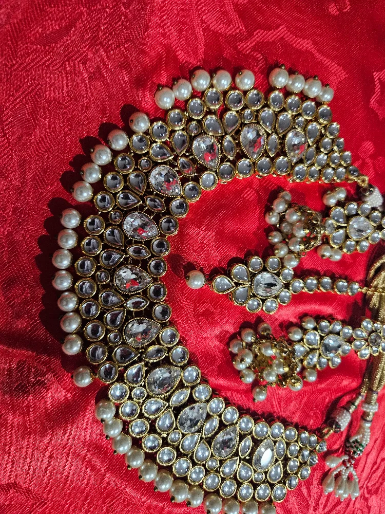 kundan Necklace  with Pearls thumbnail