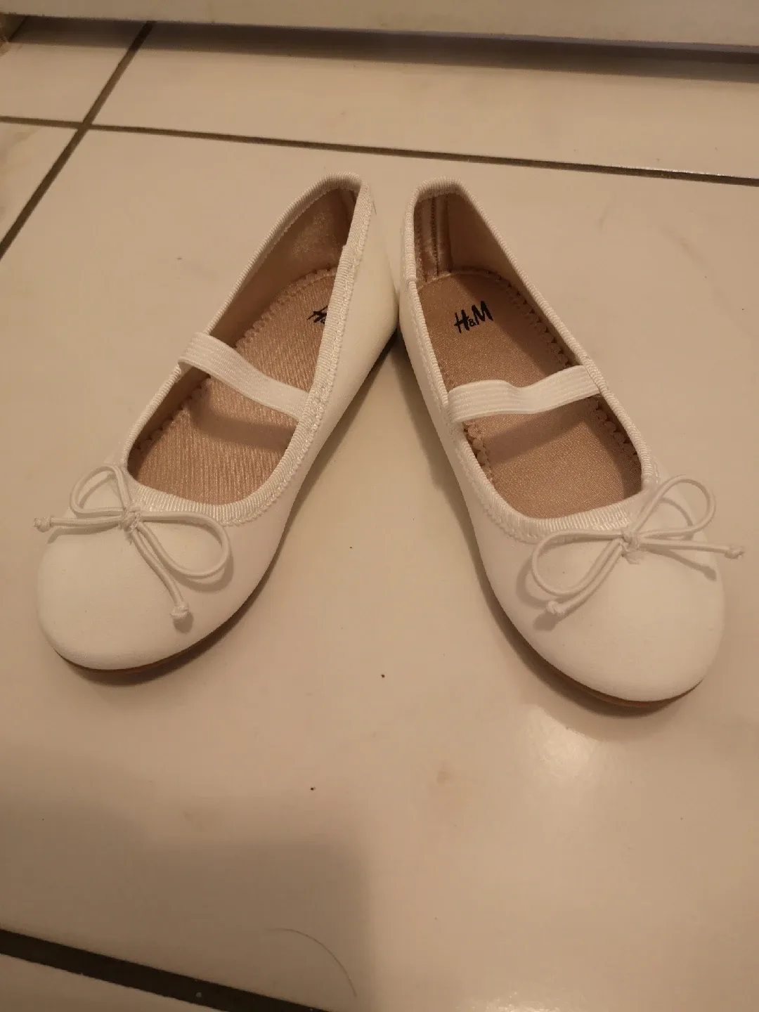 H&M White Ballet Flats - Size 7 thumbnail