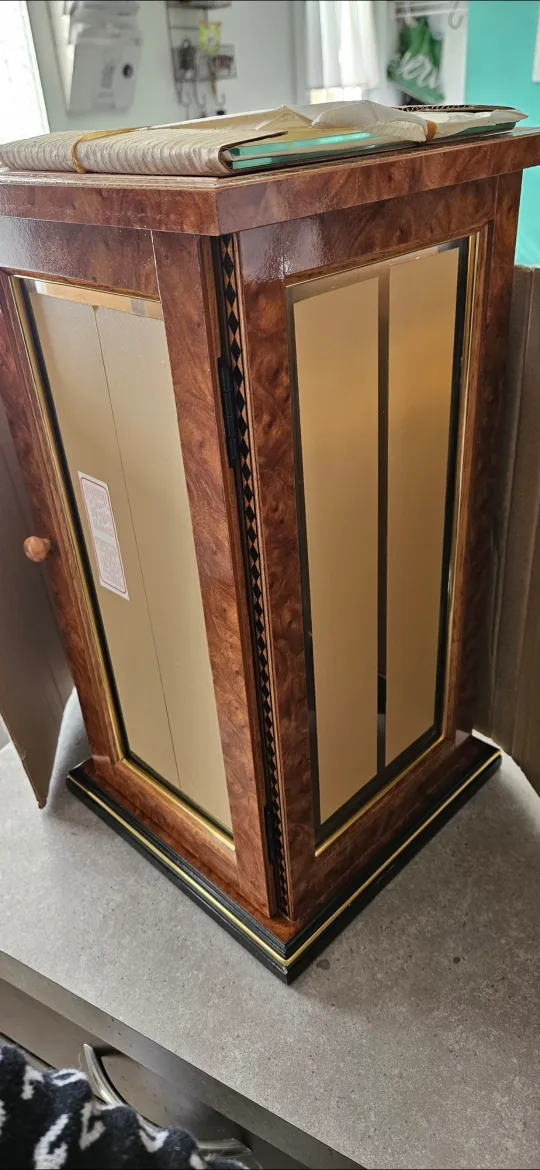 table top curio cabinet image indicator(3)