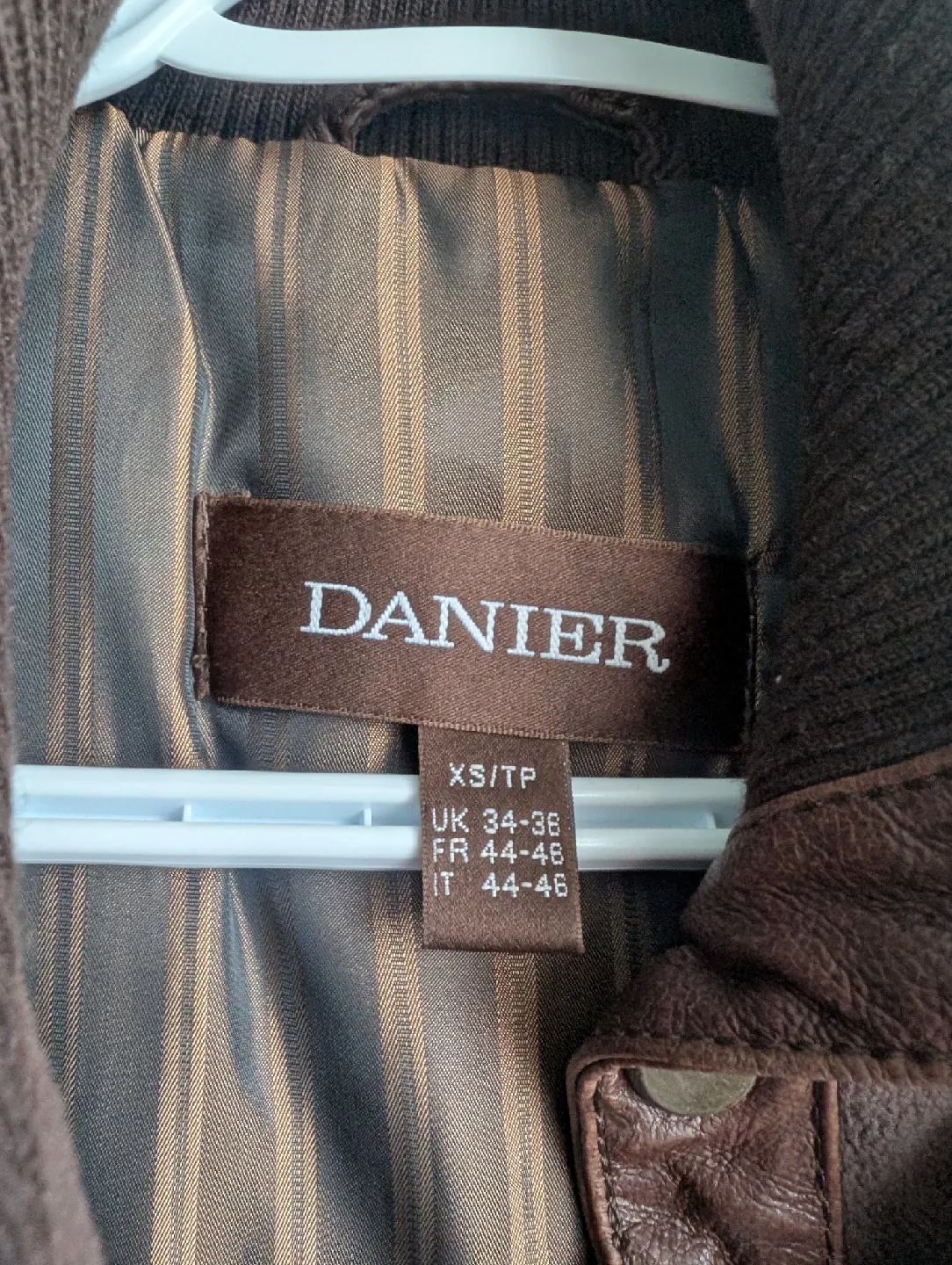 NEW Danier Premier Leather Jacket(Men Size XS, women size M) image indicator(6)