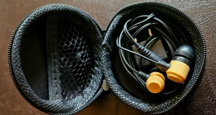 Air Transat Earbuds with Case - New #freecycle image indicator(2)