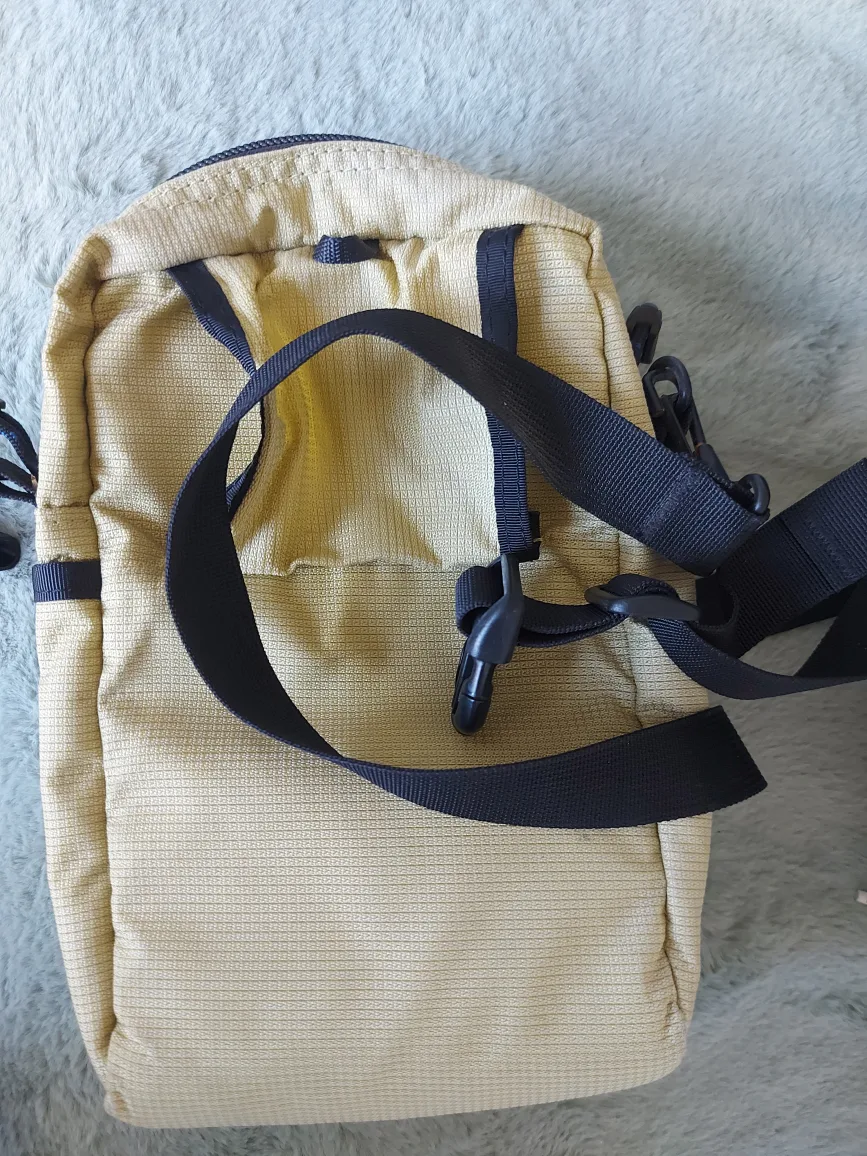 Mountain Equipment Co-op (MEC) Shoulder Bag image indicator(2)