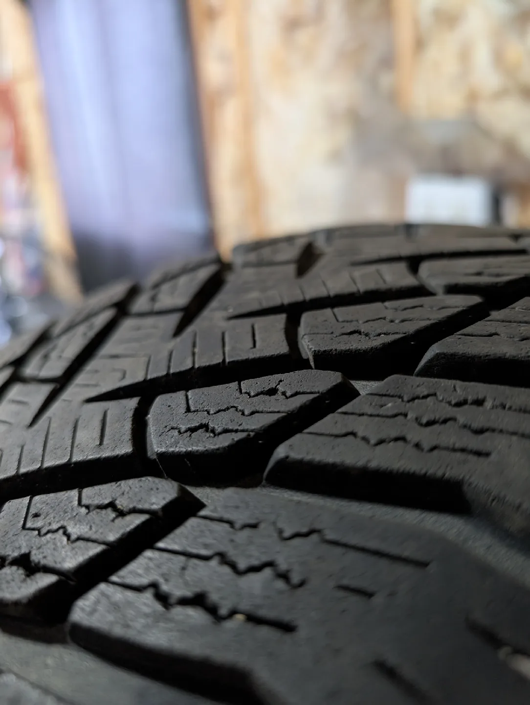 (4)-245/55R18 Winter Tires On Alloy Rims 2016 Hyundai Santa Fe image indicator(6)