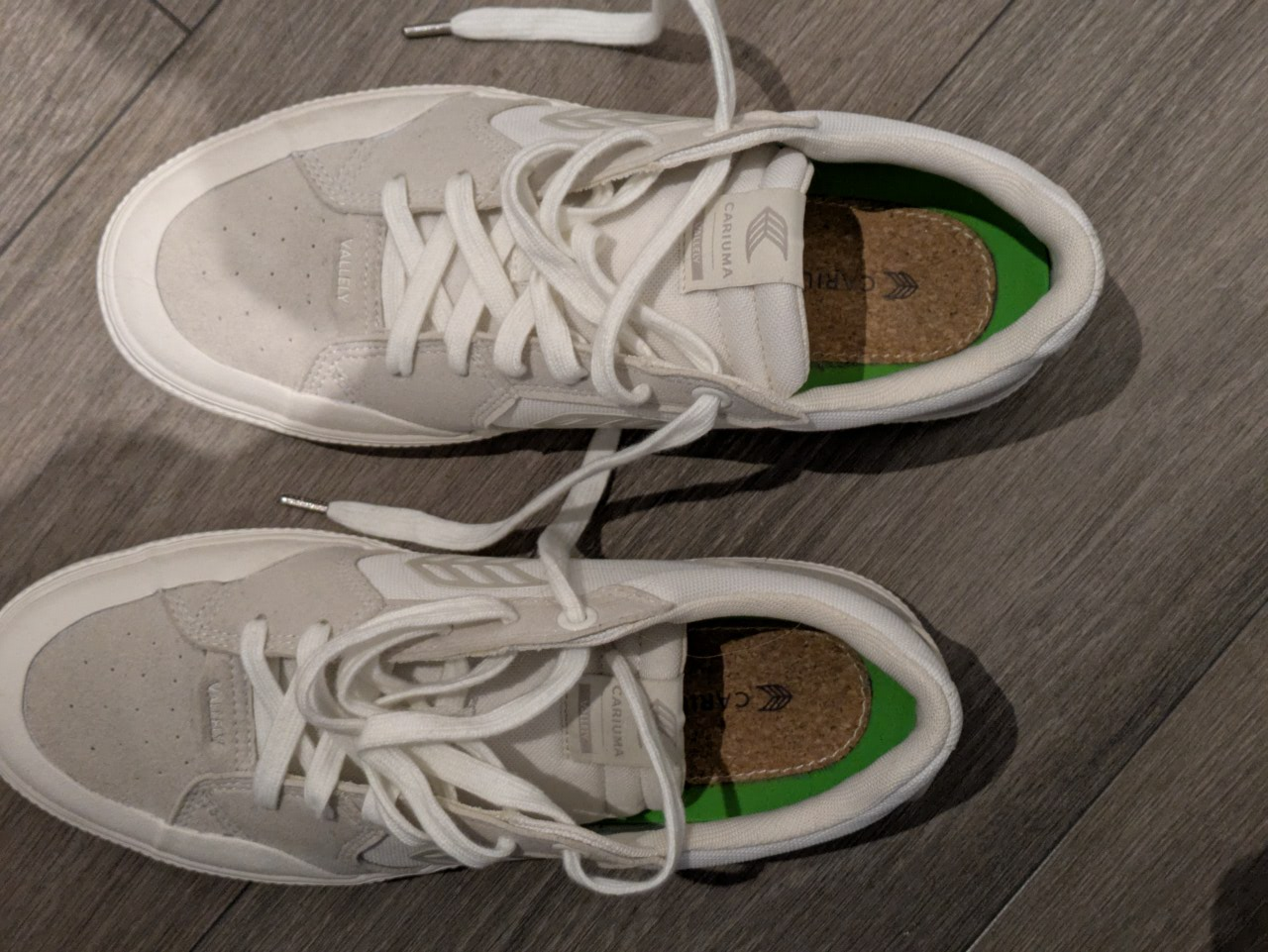 Cariuma Vallely Mens 10.5 Cream Sneakers