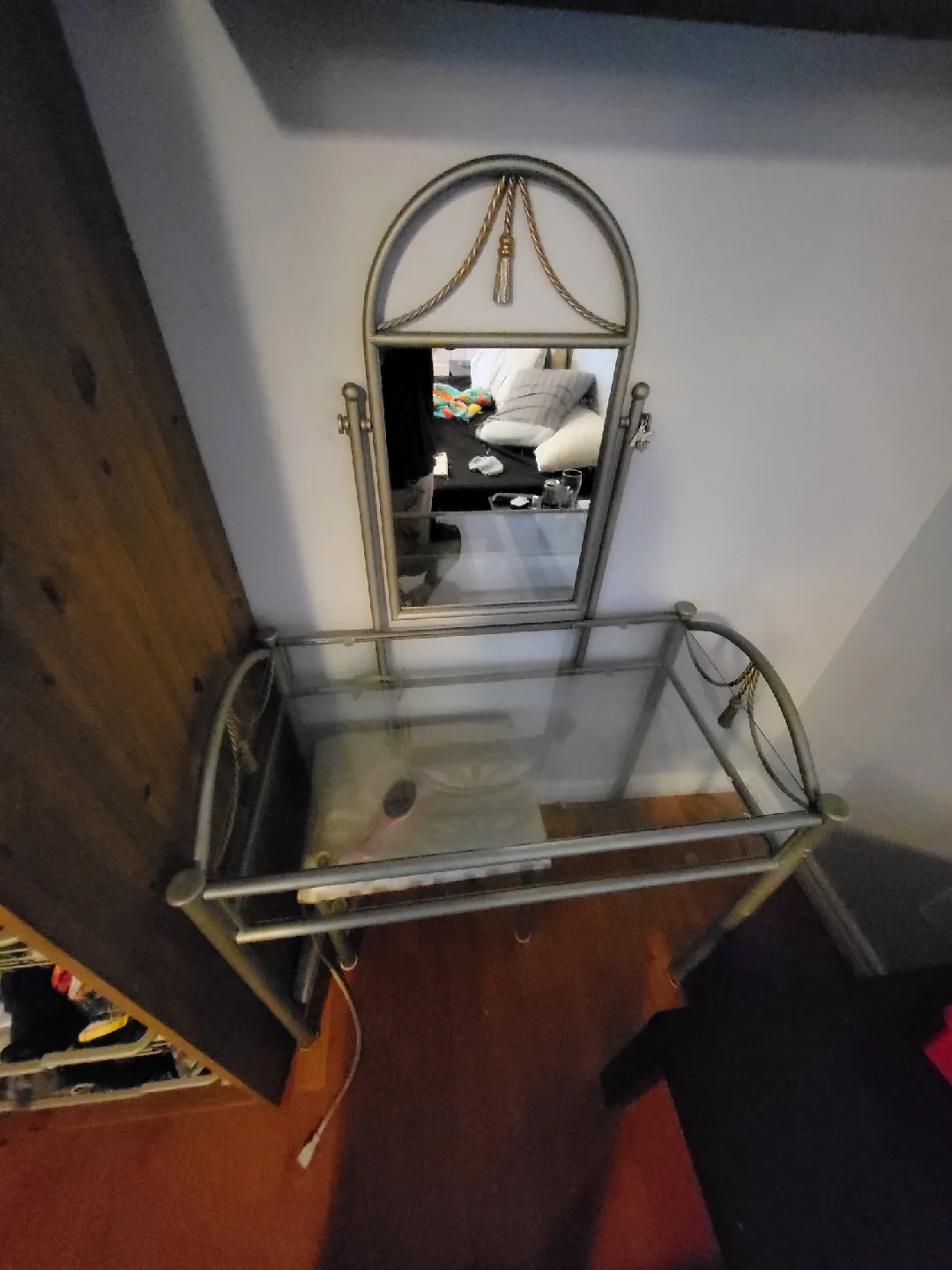 Vanity Table with Mirror - Silver Finish image indicator(2)