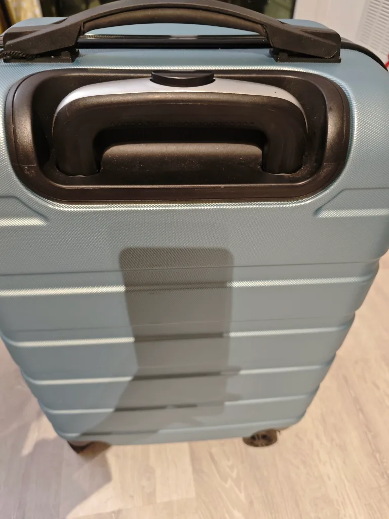 Carry-On Luggage Suitcase (Like New) thumbnail