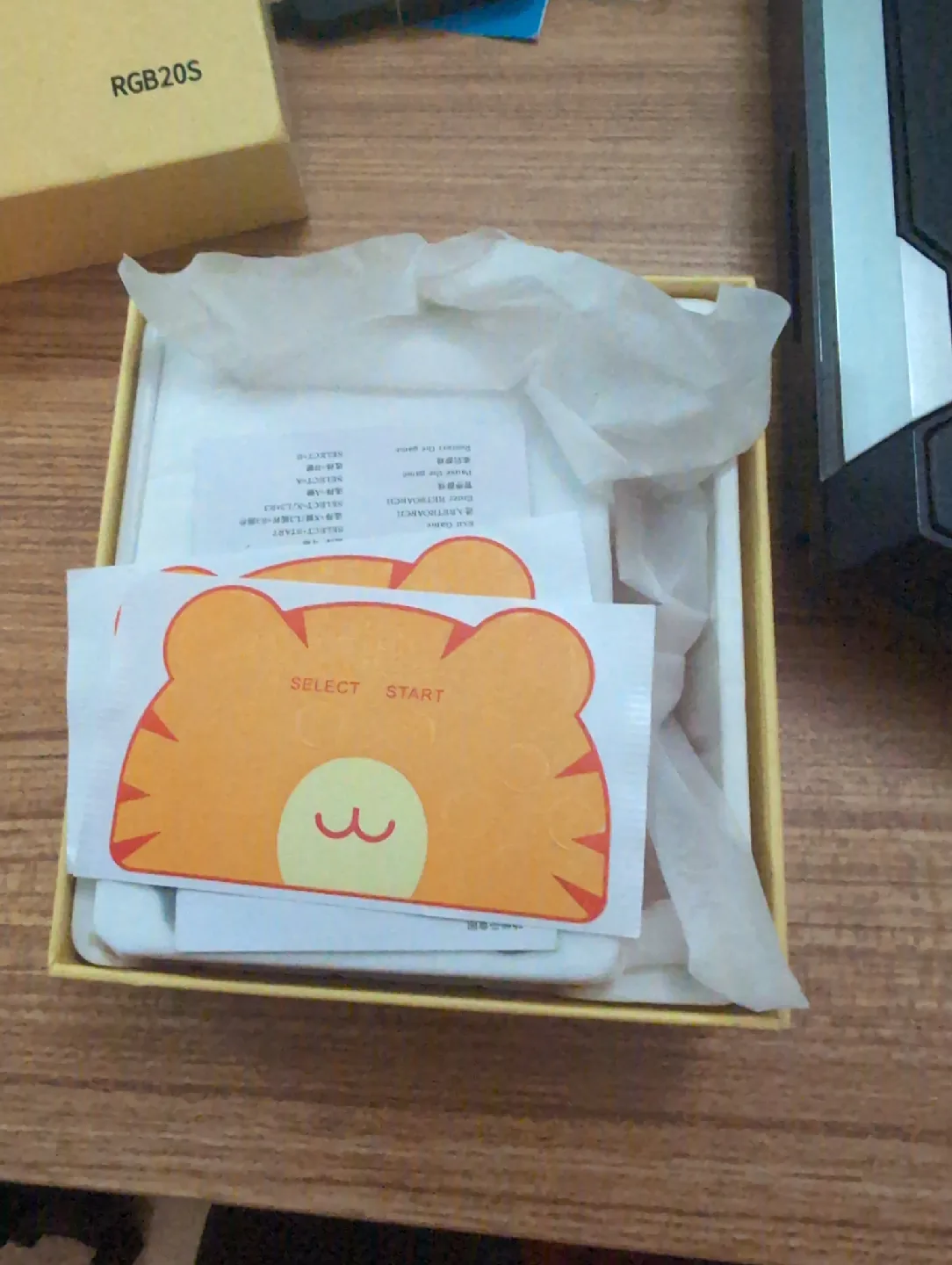 Powkiddy RGB20S Handheld Retro Game Console for emulation image indicator(2)