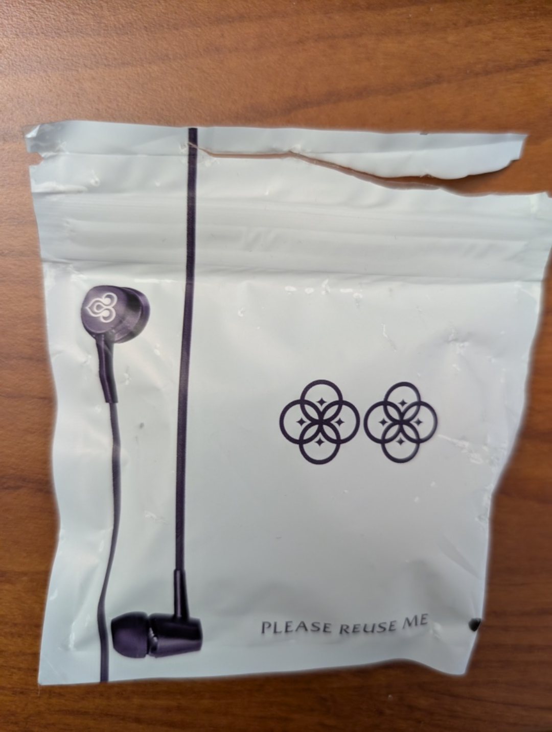 THAI Airways purple earphones for travel for airplanes - photo 2
