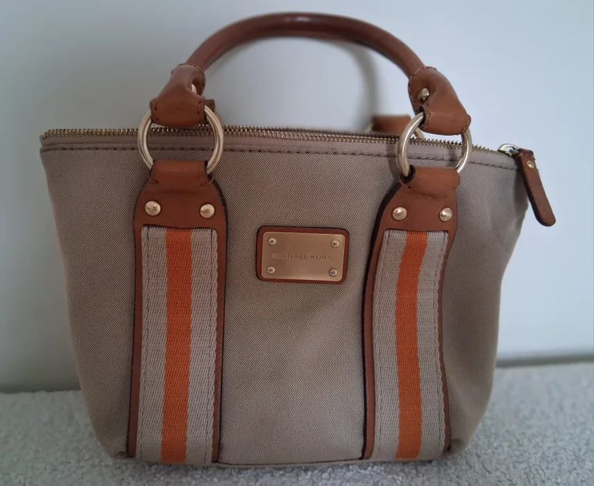 Michael Kors Handbag image indicator(2)