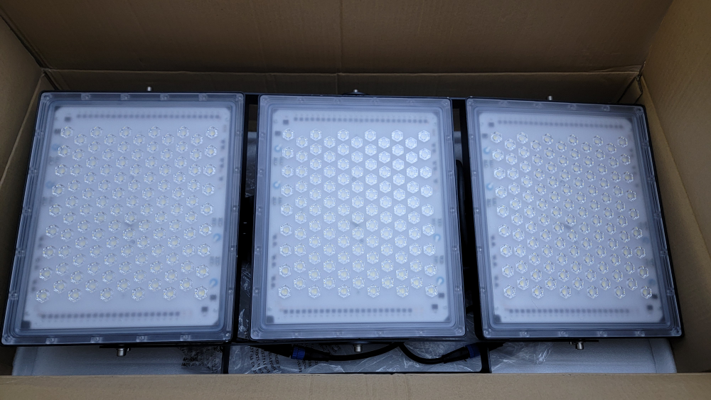 STASUN Flying Series Max – 900W Dusk-to-Dawn LED Flood Light - photo 5