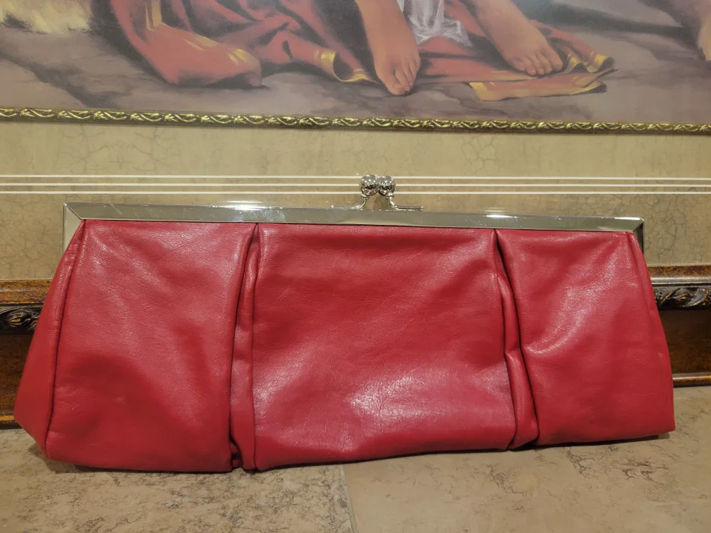 Women's red clutch image indicator(4)