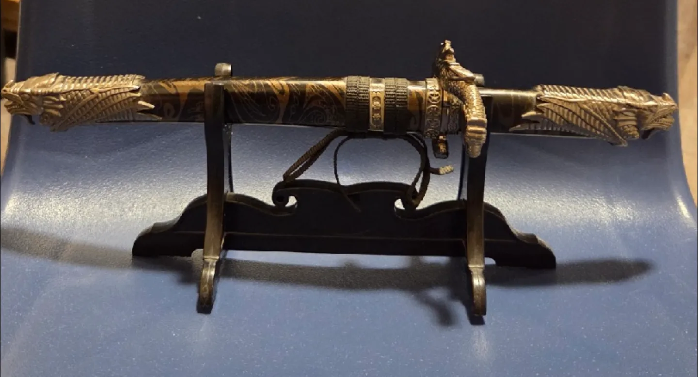 Decorative Dragon Tanto Sword with Stand image indicator(4)