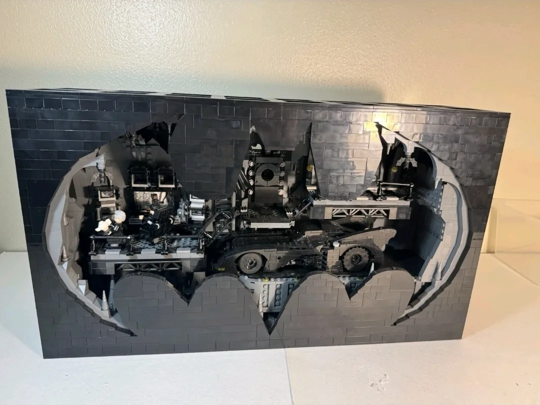 Batman Shadow Box Batcave 3981 Piece Building Brick Toy MOC thumbnail