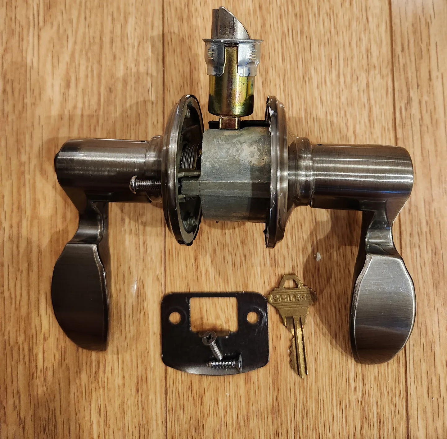 SCHLAGE AVANTI ANTIQUE PEWTER KEYED ENTRY LOCK thumbnail