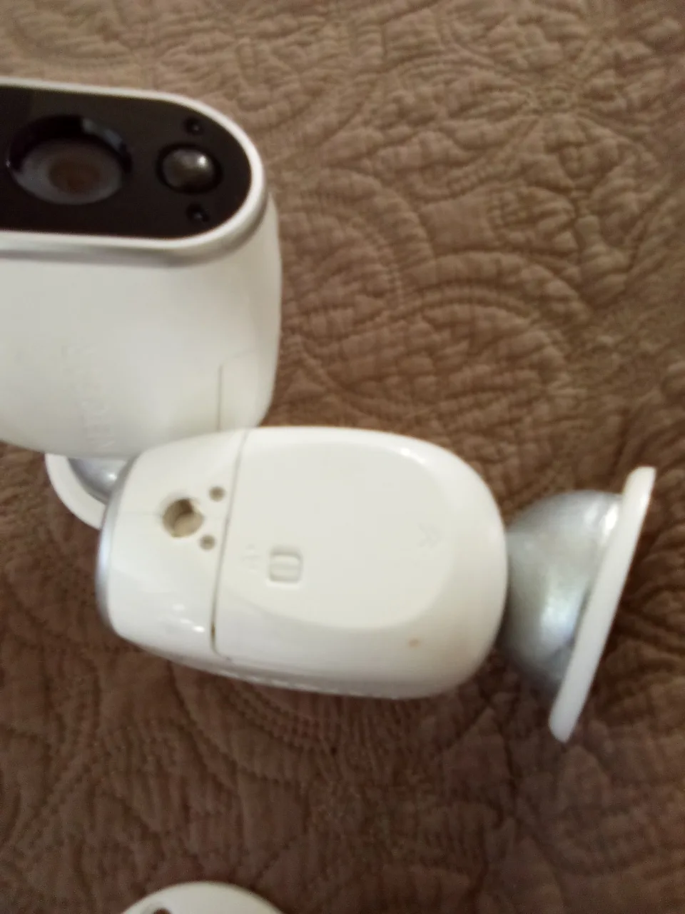 3 Arlo  Wireless Security Cameras image indicator(3)