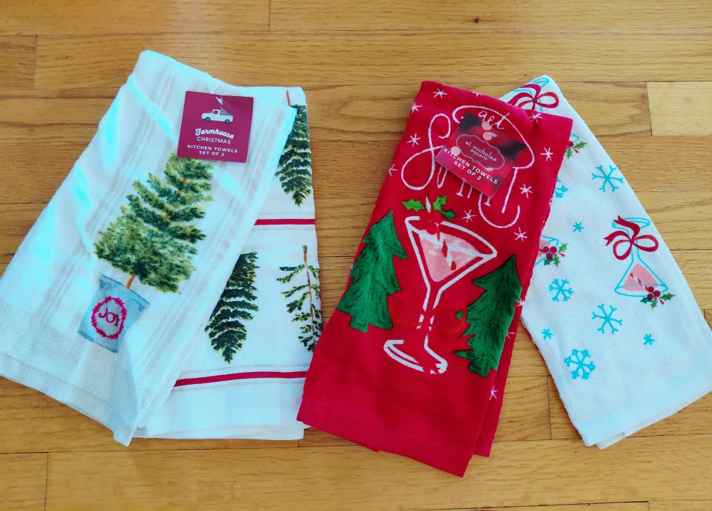4 Brand New Christmas Kitchen Towels thumbnail