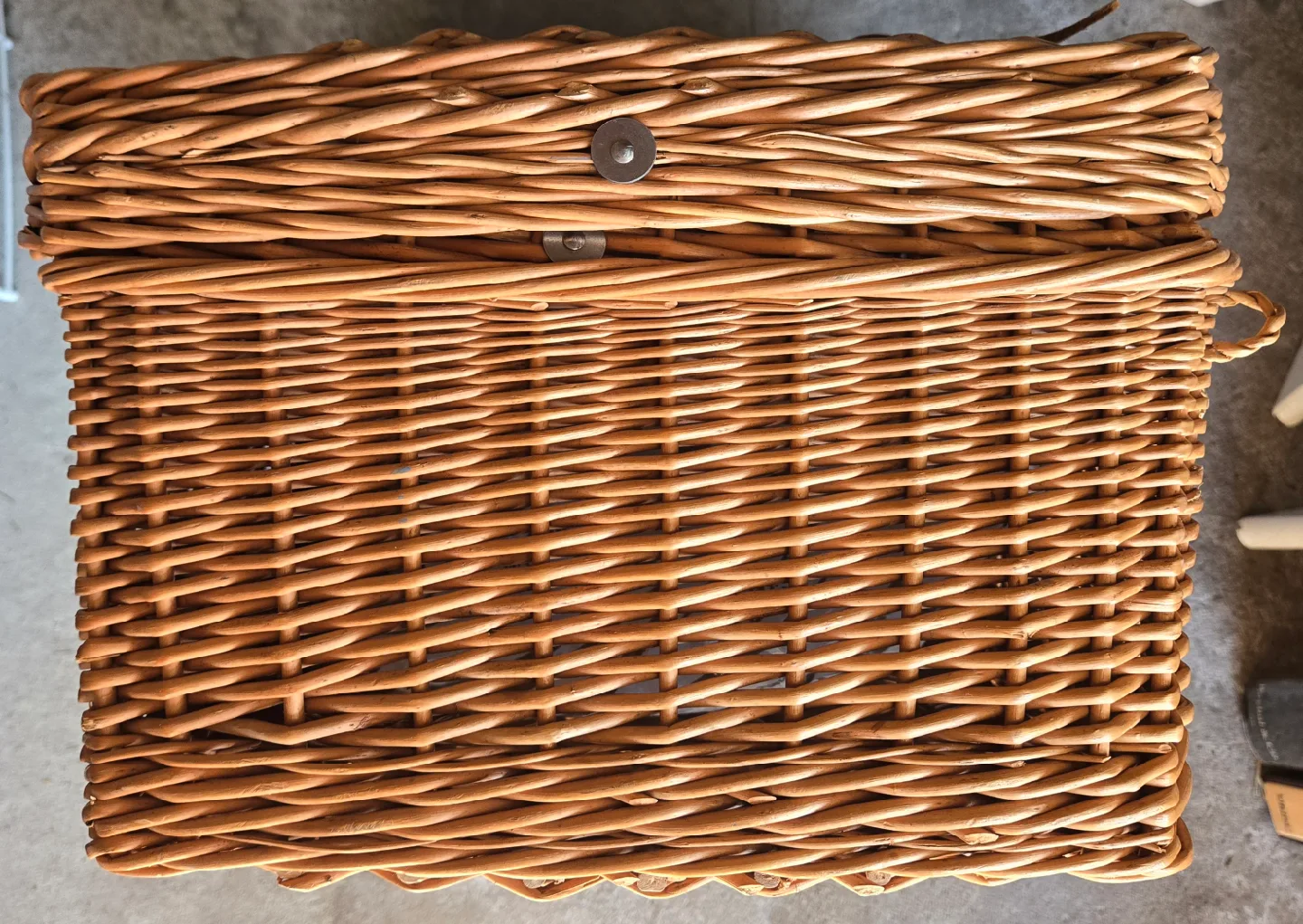 Wicker Picnic Basket with Dishes image indicator(4)