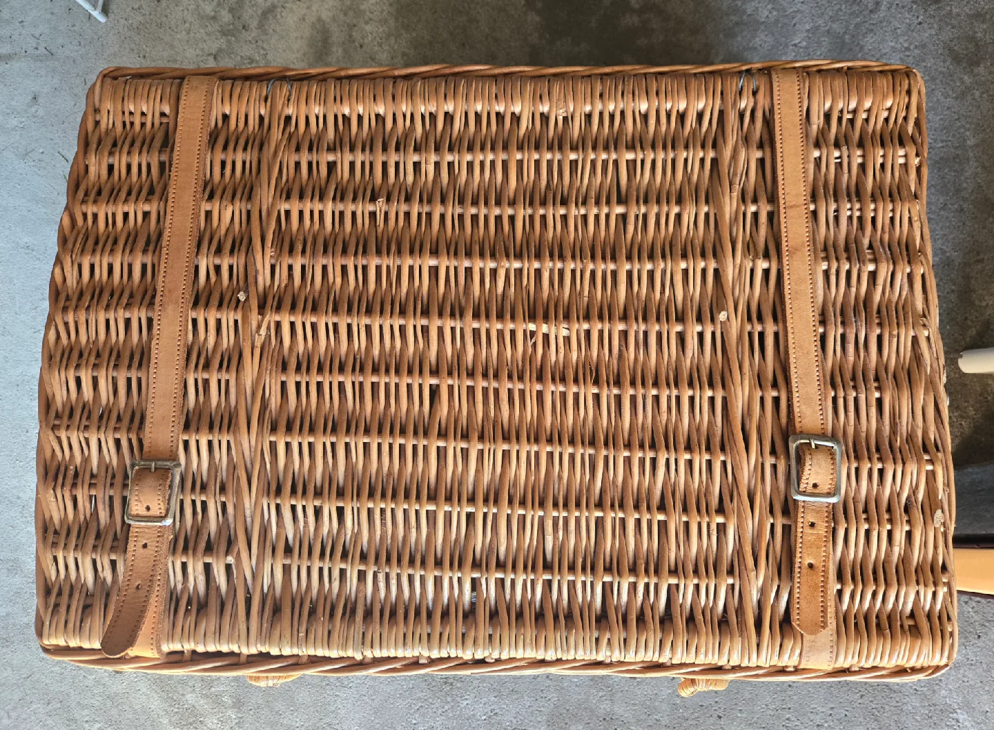 Wicker Picnic Basket with Dishes image indicator(6)