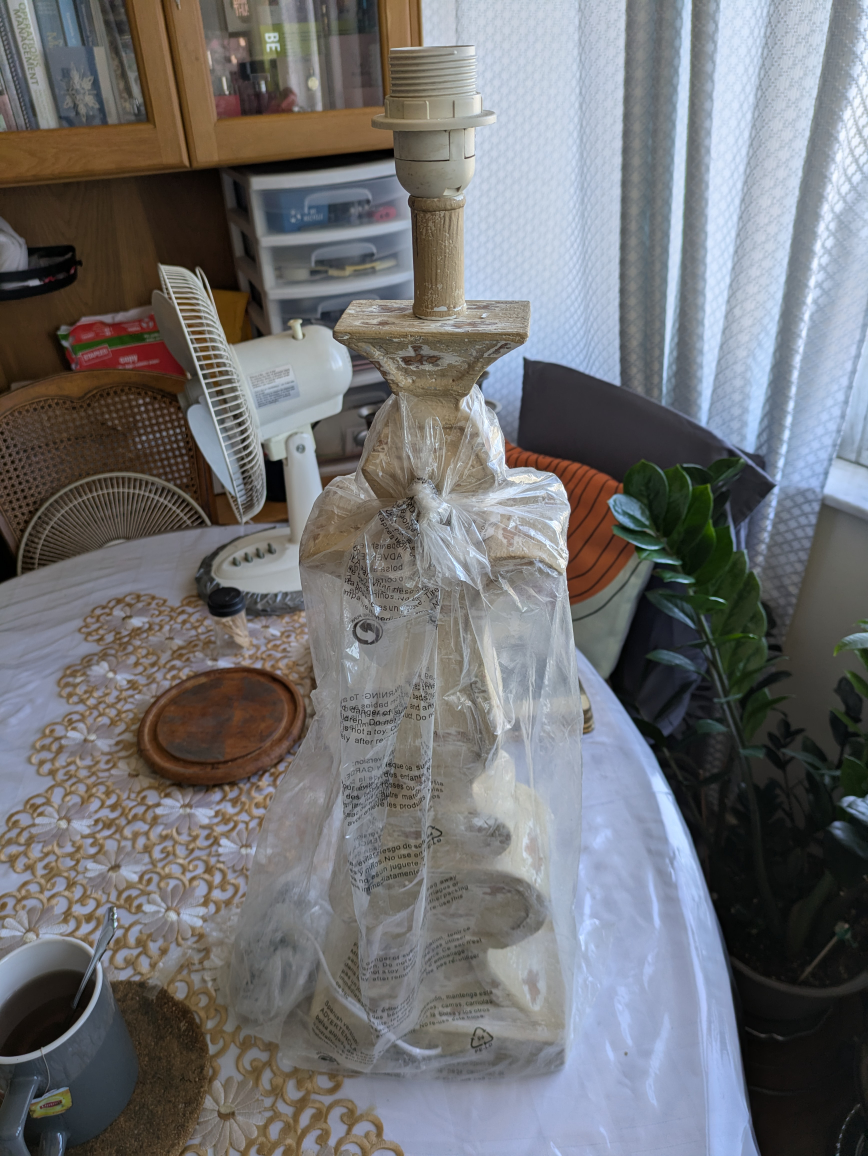 Distressed White Wooden Table Lamp - photo 3