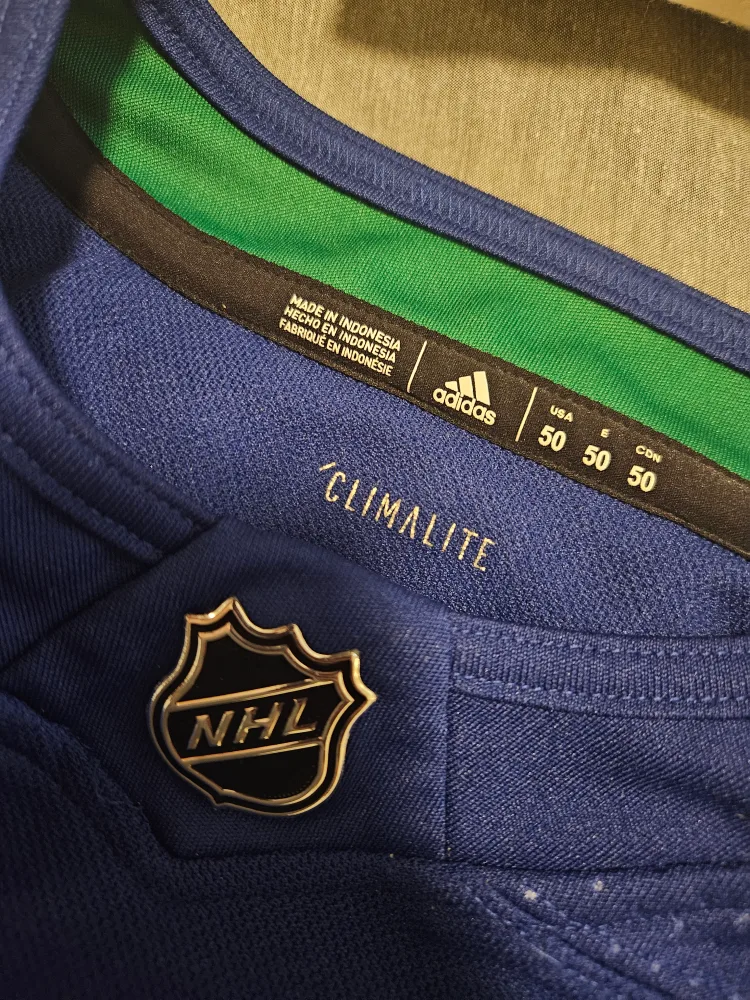 Adidas Vancouver Canucks Jersey, Size 50 image indicator(2)
