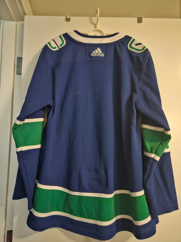 Adidas Vancouver Canucks Jersey, Size 50 image indicator(3)
