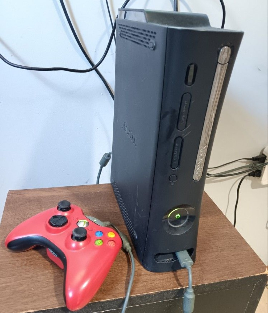 120GB Xbox 360 Elite (Black) / Red Controller