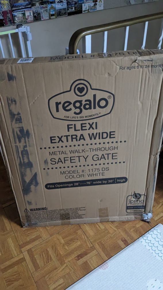 BNIB Regalo Flexi Extra Wide Safety Gate - White - photo 2