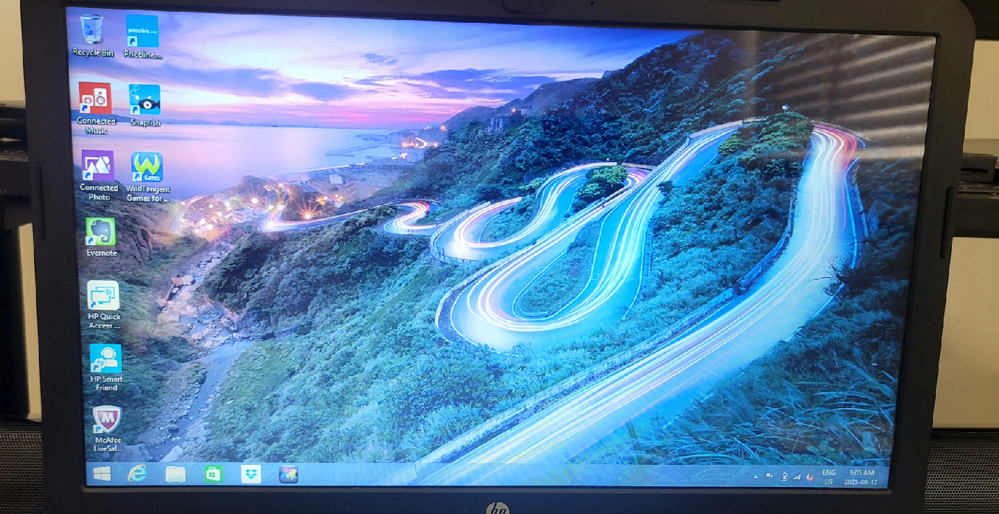 HP 15-G261CA - photo 4