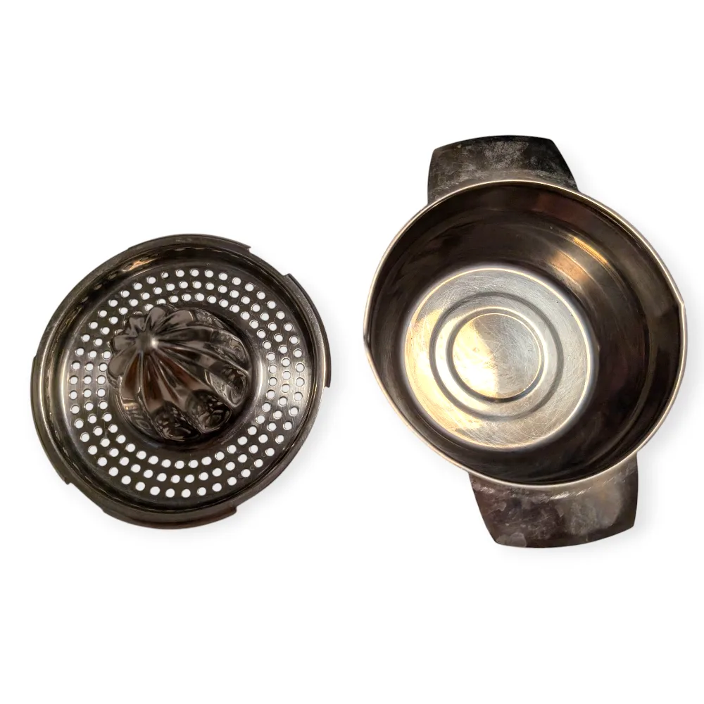 Vintage Metal Citrus Juicer image indicator(2)