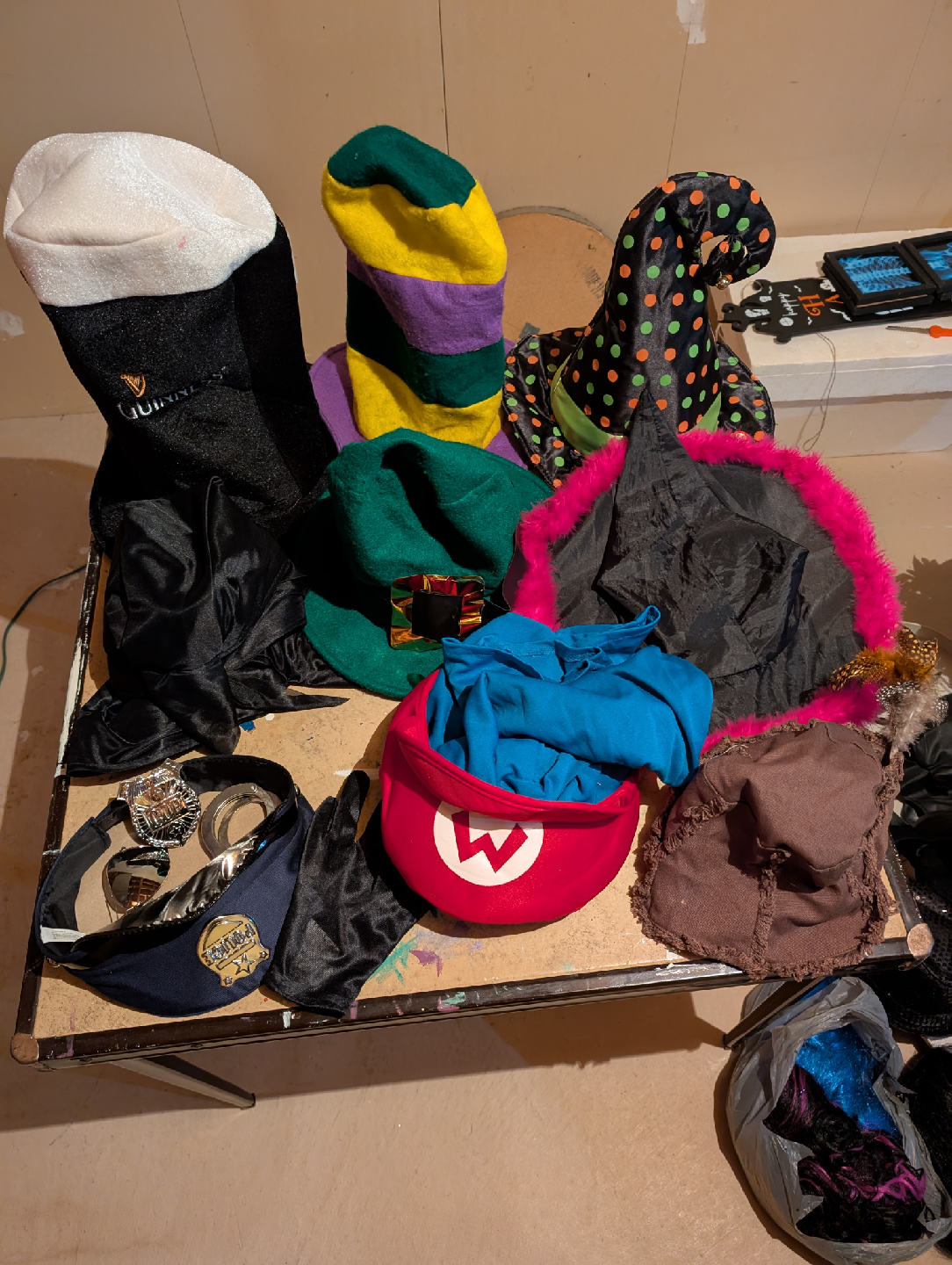 Costume Hats & Accessories