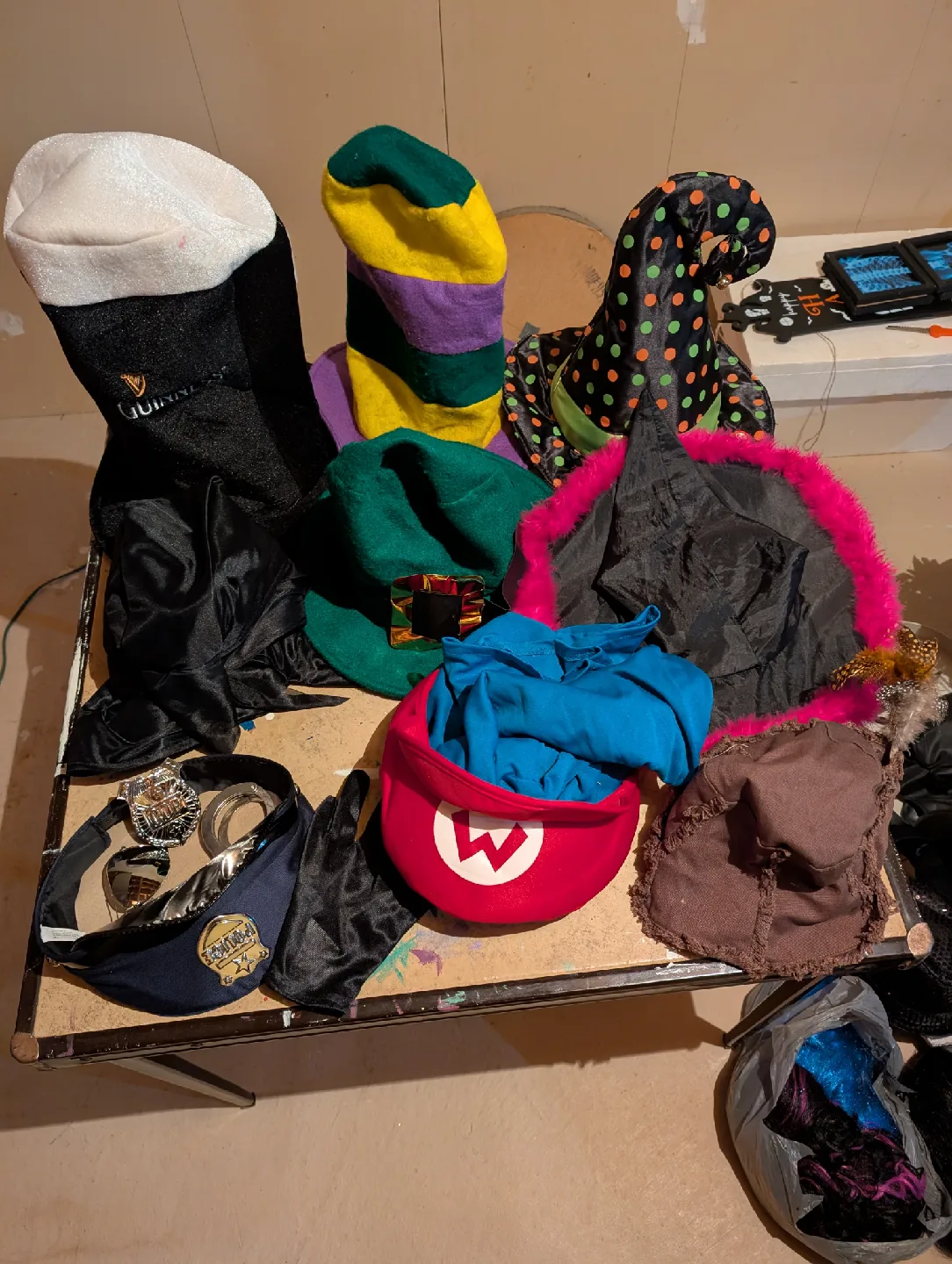 Costume Hats & Accessories thumbnail