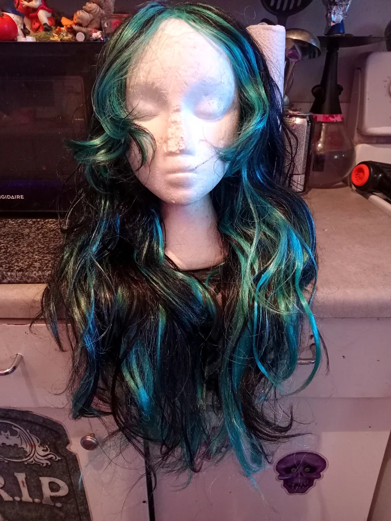 Black & Teal Wig image indicator(2)