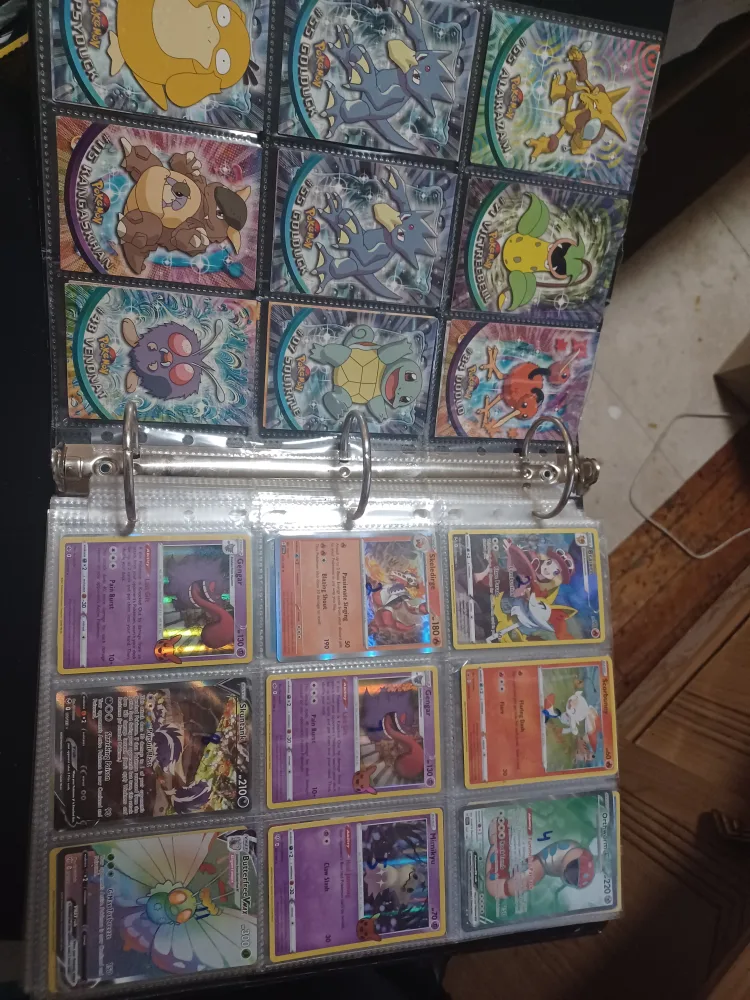 Pokemon Trading Cards Binder image indicator(2)