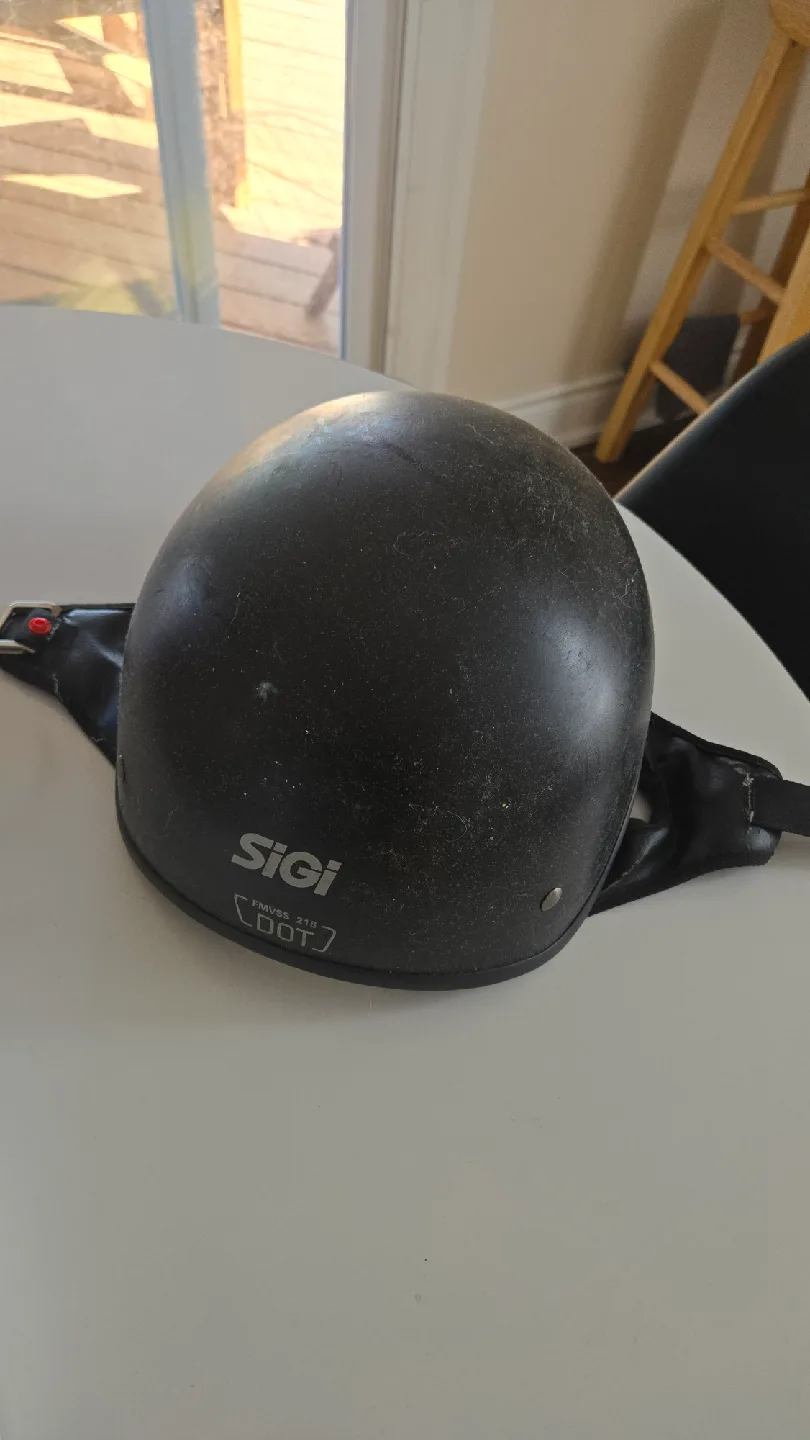 Sigi Helmet size M thumbnail