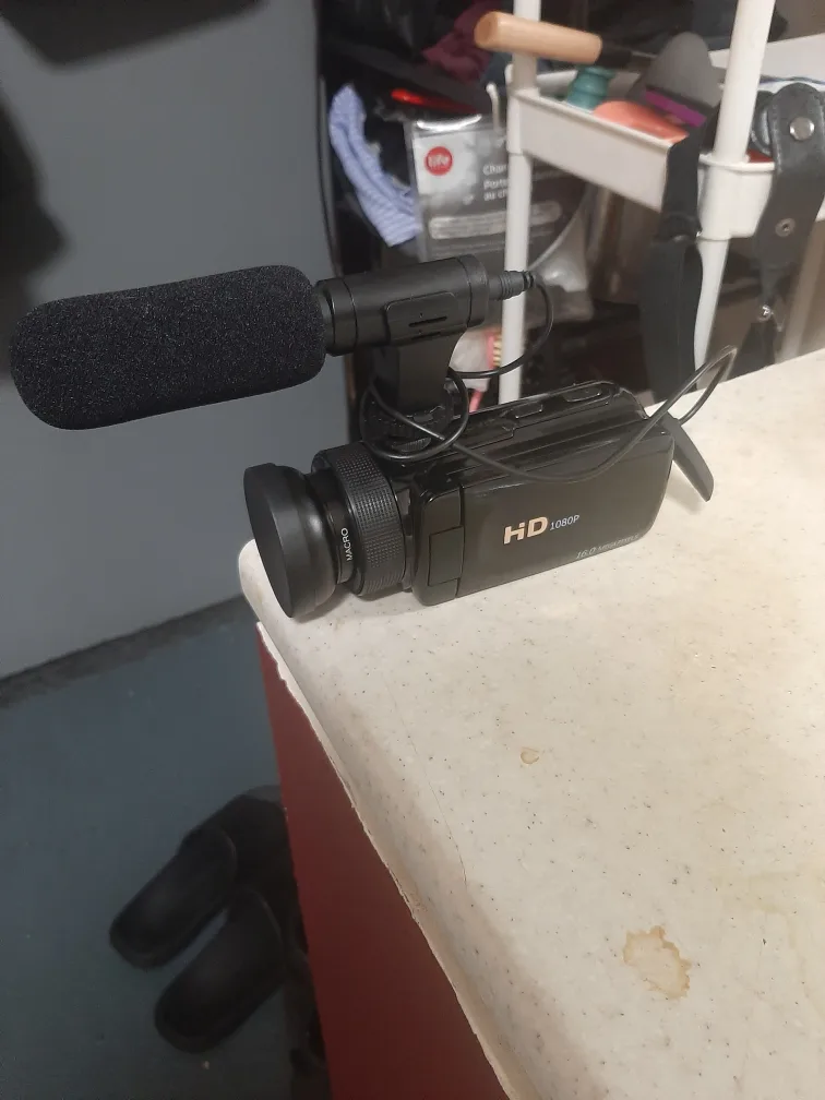 Brand new 1080p video camera thumbnail