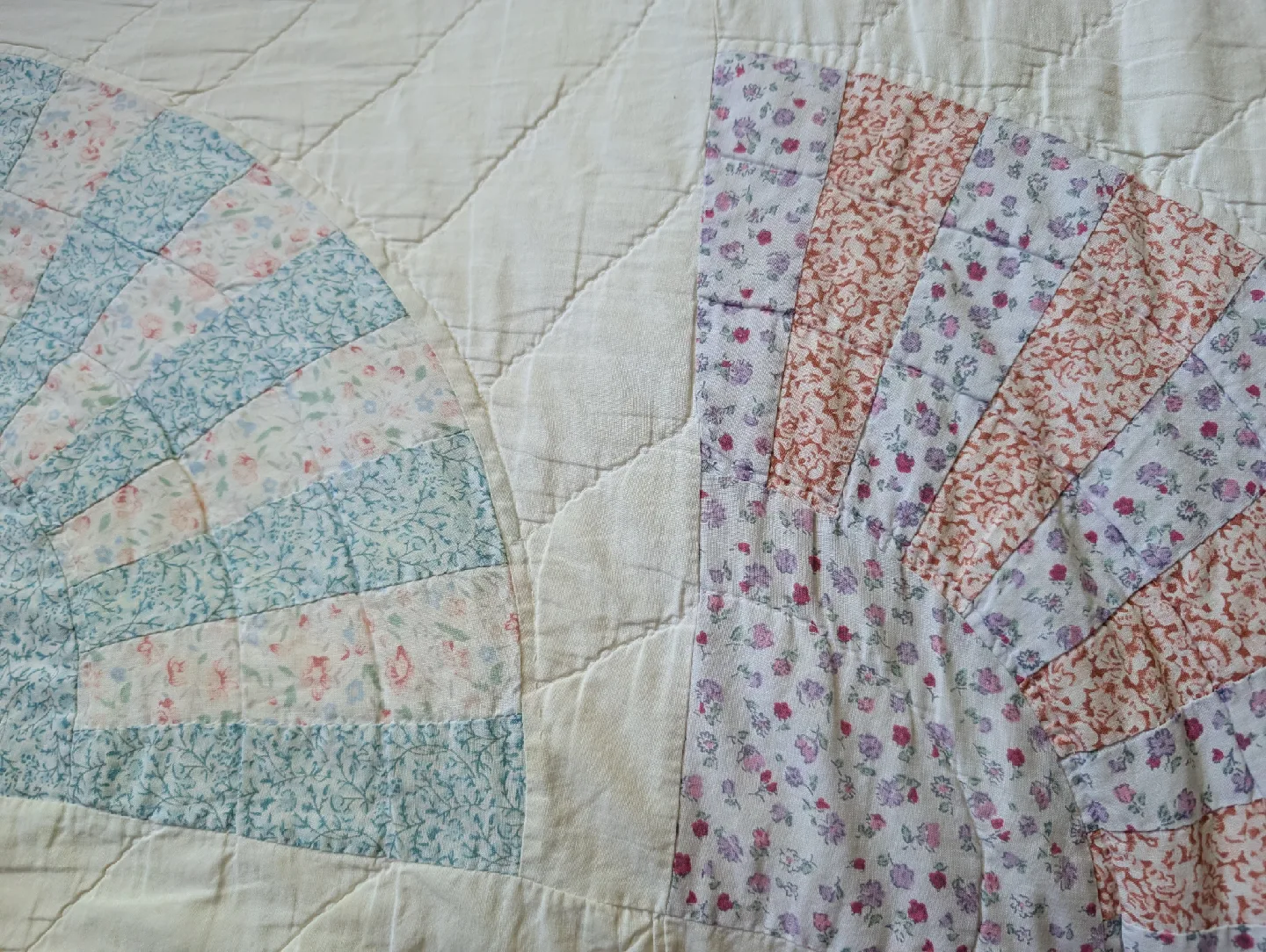 Antique Hand Stitched Patchwork Quilt ~  'Grandmas Fan' Design. image indicator(10)