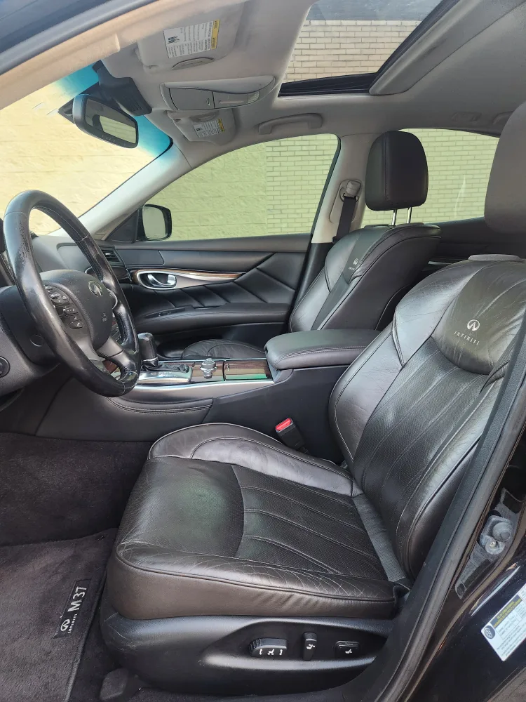 2011 Infiniti M37x image indicator(8)