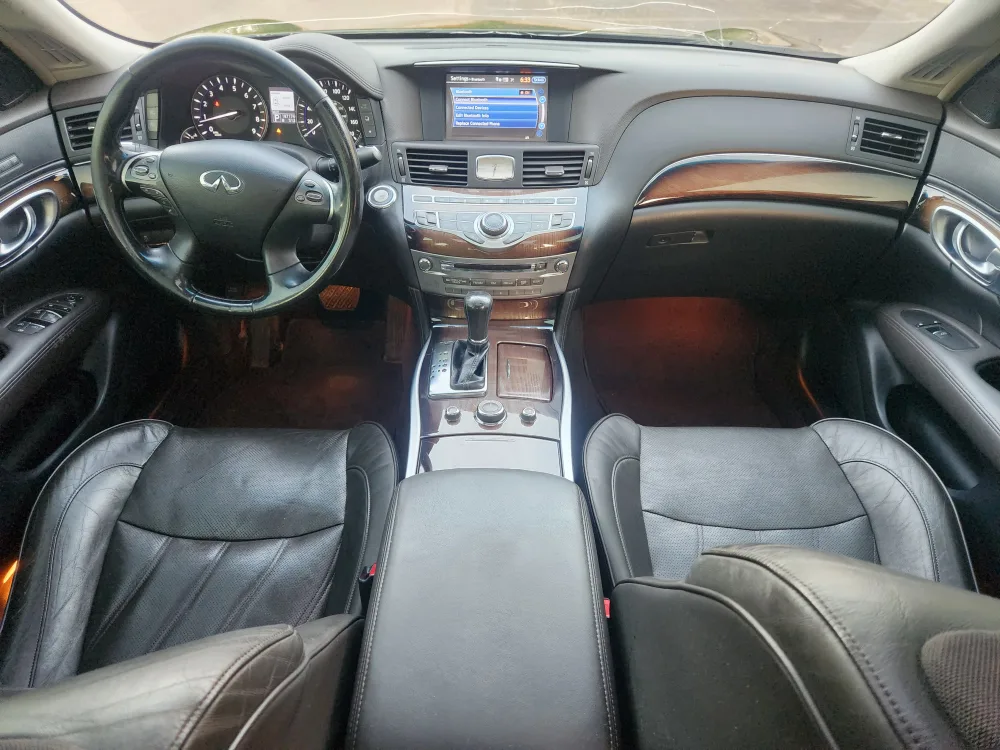 2011 Infiniti M37x image indicator(9)