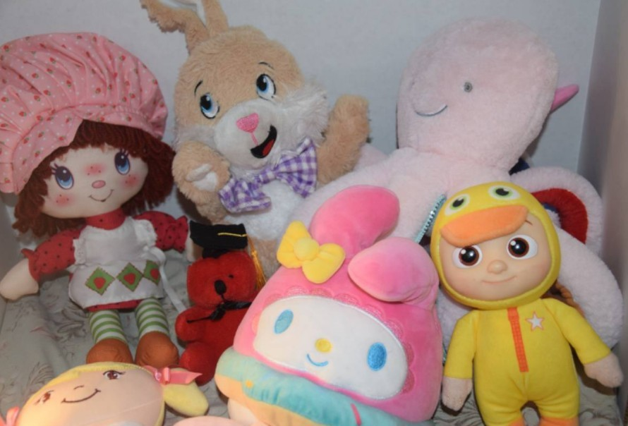 Assorted stuffed animals and toys - photo 2