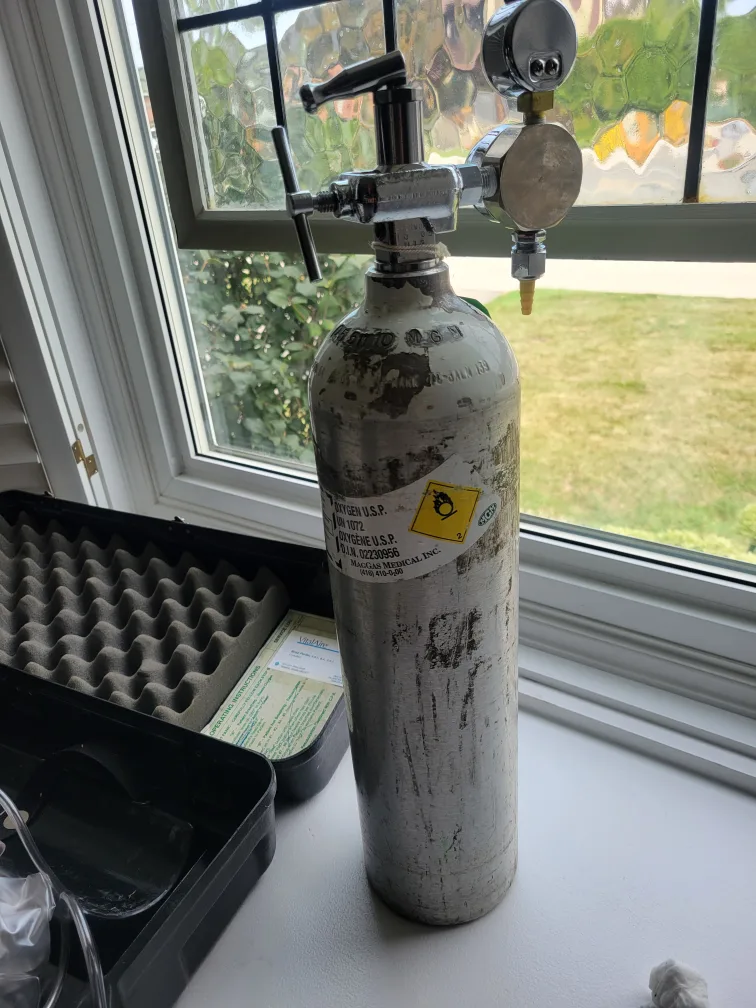 Portable Oxygen Tank in Case. Halloween or Movie Prop image indicator(6)