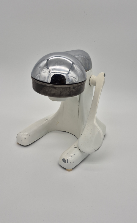 🥕 Vintage Juicer - White