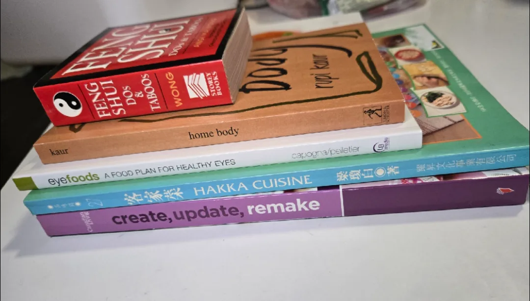 Bundle of 5 Books 📚 image indicator(2)