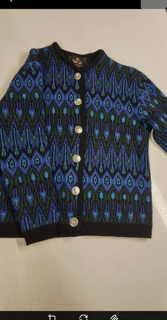 (NEW) Vintage Narvyk Pure Virgin Wool Cardigan image indicator(10)