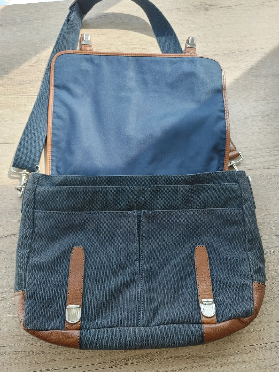 Fossil Messenger Bag image indicator(2)