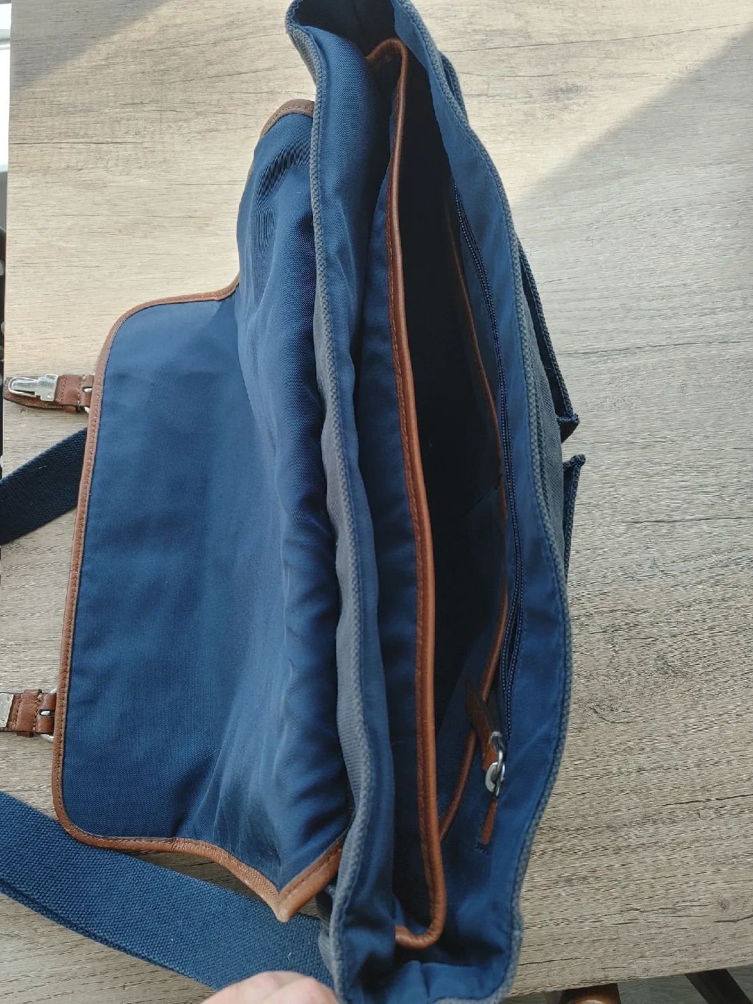 Fossil Messenger Bag image indicator(3)