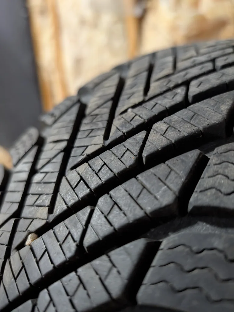 (4)-195/60R15 Winter Tires On Steel Rims Off 2009 Nissan Cube thumbnail
